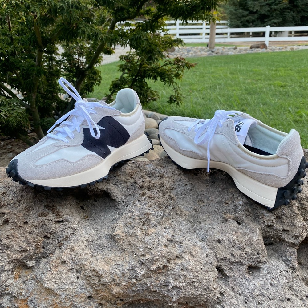 Women's size 8 New Balance Mode DE VIE lifestyle
